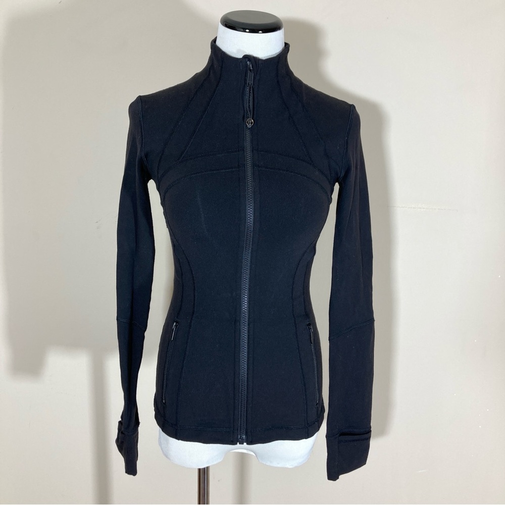 Lululemon black jacket with zipper pockets size 4